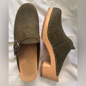 Stylish Olive Leather Clogs